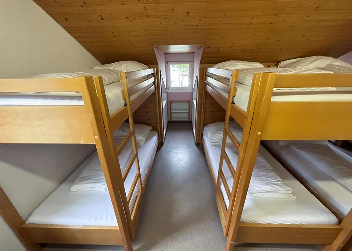 Strandbad Steckborn Mit Herberge, Camping & Glamping