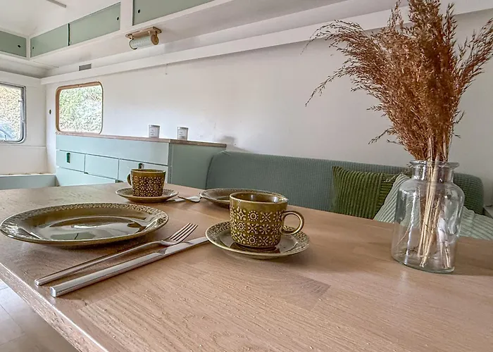 Strandbad Steckborn Mit Herberge, Camping & Glamping